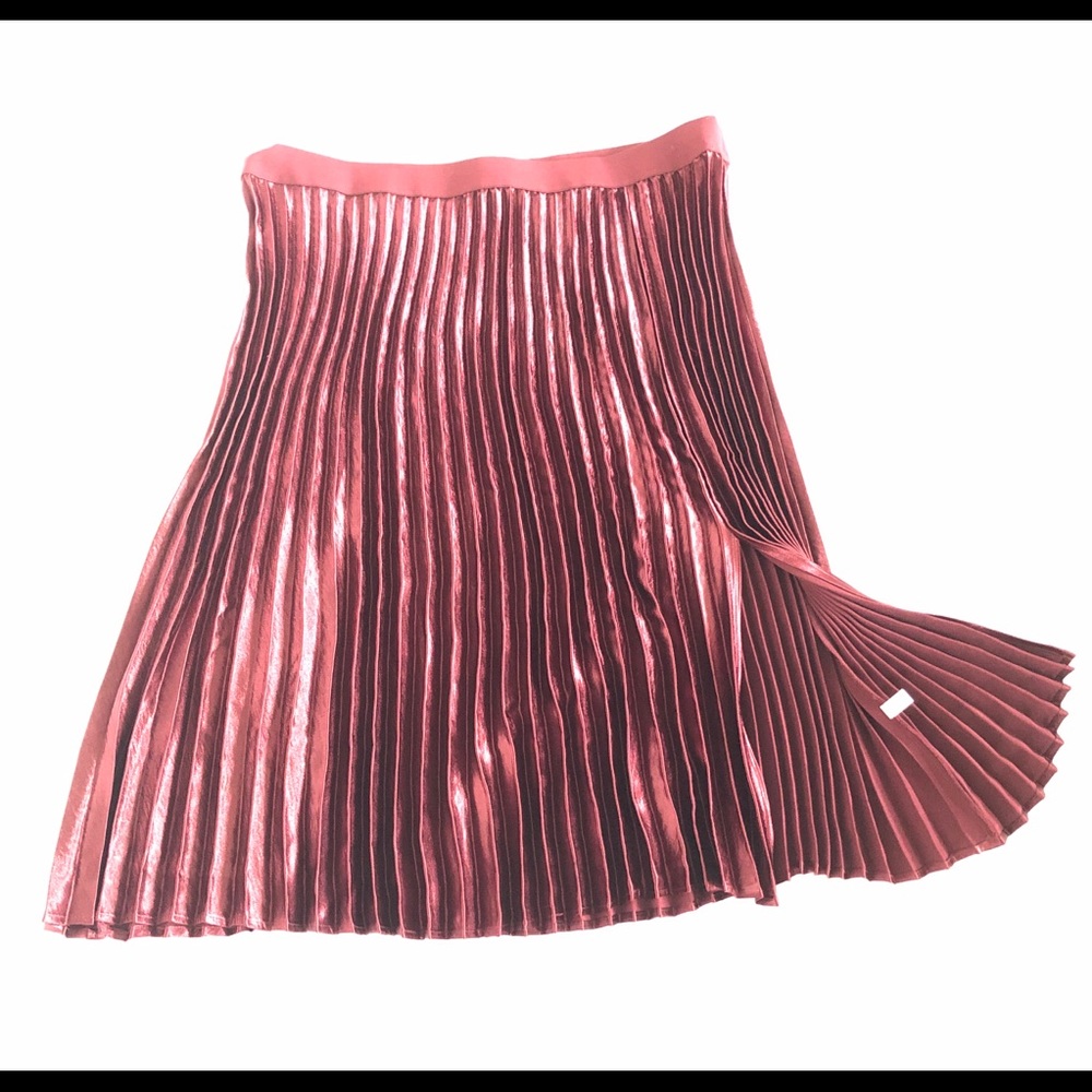 Pleated knee high women’s skirt